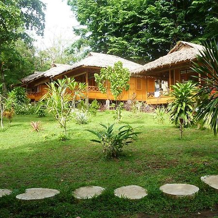 Raja Laut Dive Resort Бунакен Екстер'єр фото