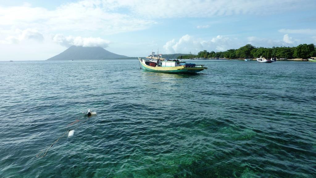 Raja Laut Dive Resort Бунакен Екстер'єр фото