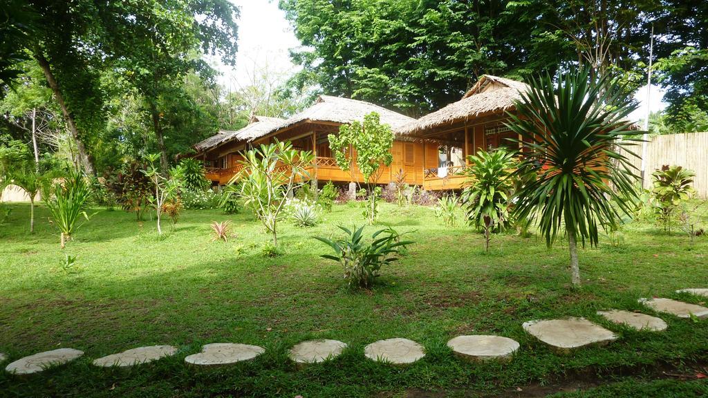 Raja Laut Dive Resort Бунакен Екстер'єр фото