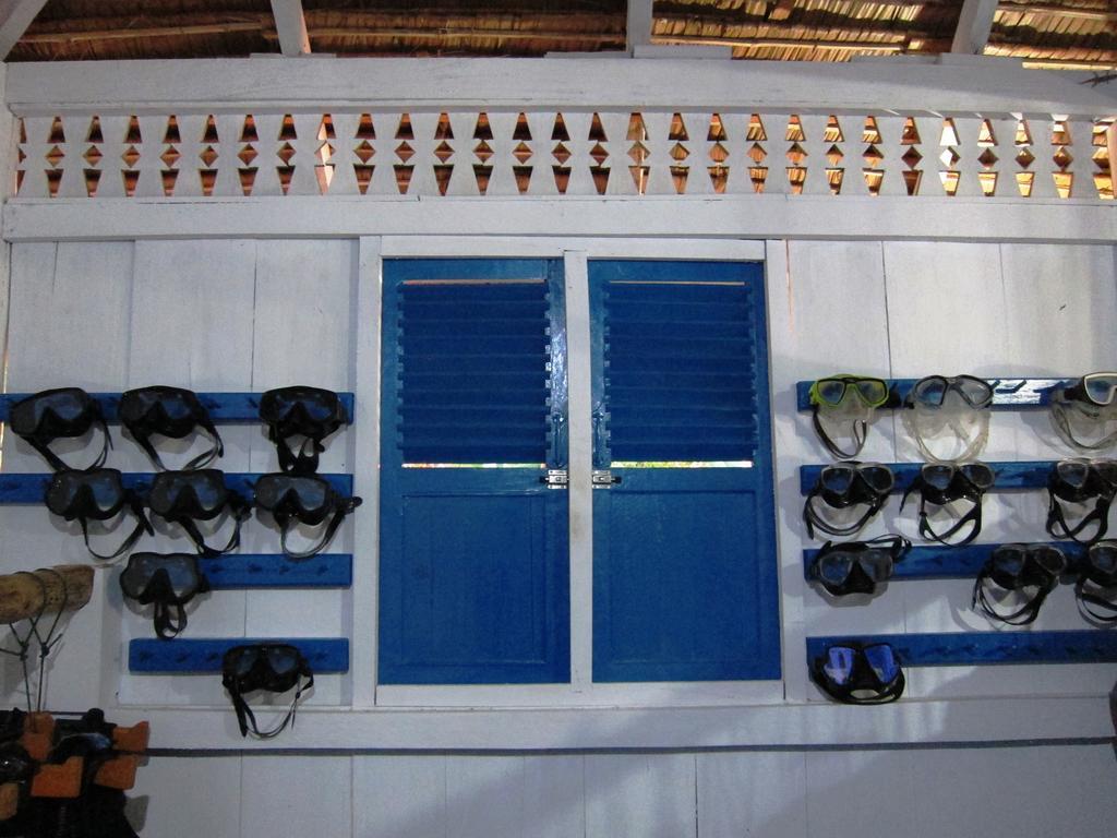 Raja Laut Dive Resort Бунакен Екстер'єр фото