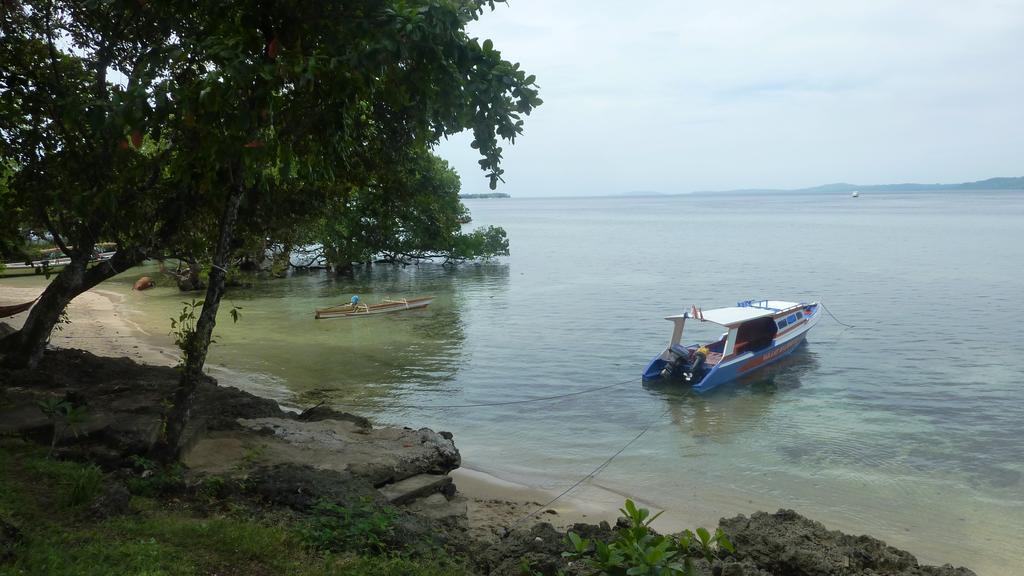 Raja Laut Dive Resort Бунакен Екстер'єр фото