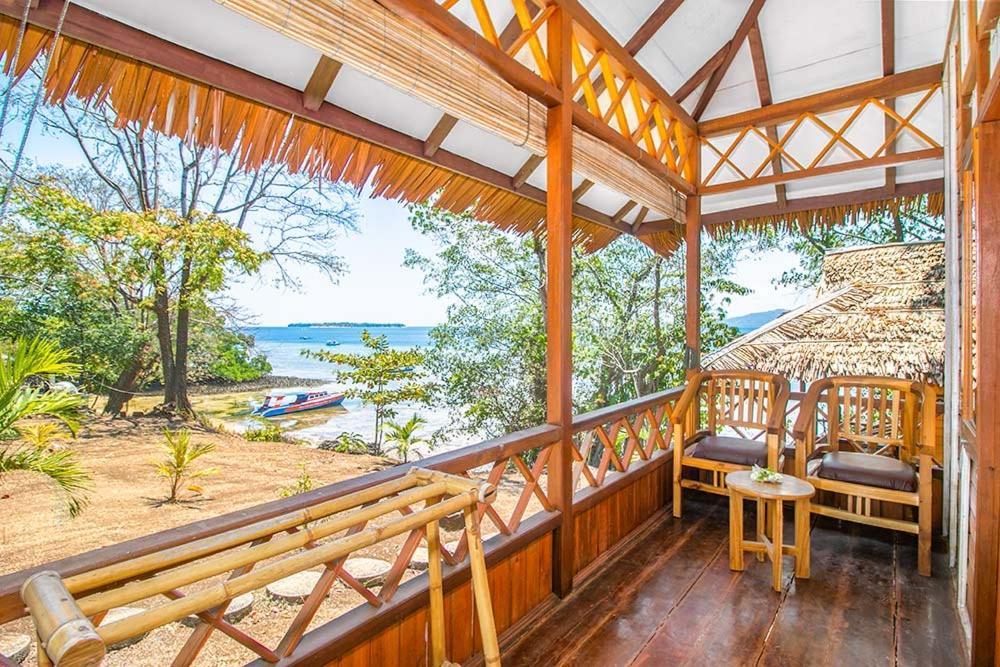 Raja Laut Dive Resort Бунакен Екстер'єр фото