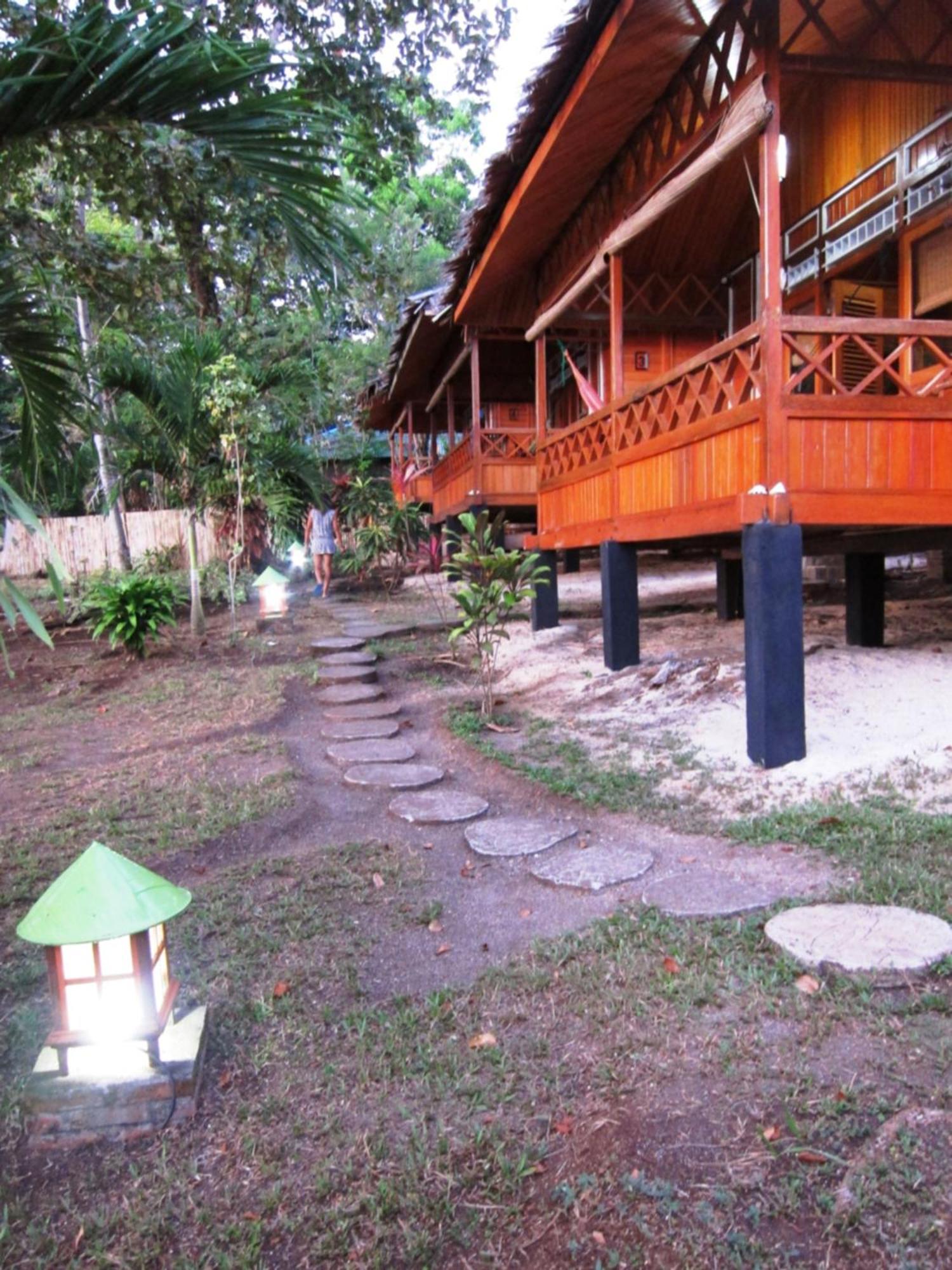 Raja Laut Dive Resort Бунакен Екстер'єр фото