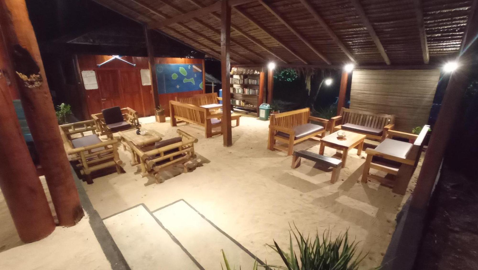 Raja Laut Dive Resort Бунакен Екстер'єр фото